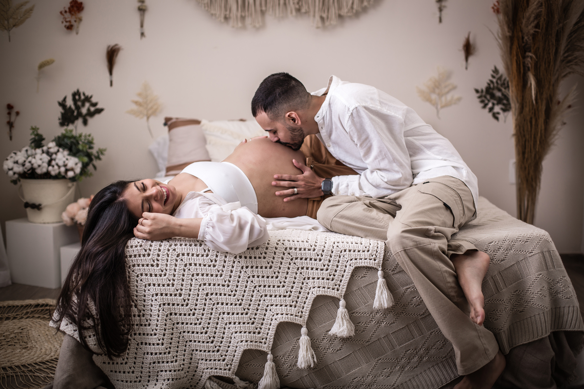 ensaio gestante, ensaio gravida, ensaio de gestante, ensaio em estudio, fotografia de gestante, fotos de gestante, cenario boho chic, estudio boho chic, ensaio fotografico gestante, ensaio fotografico gravida, gravida, gravida de calça