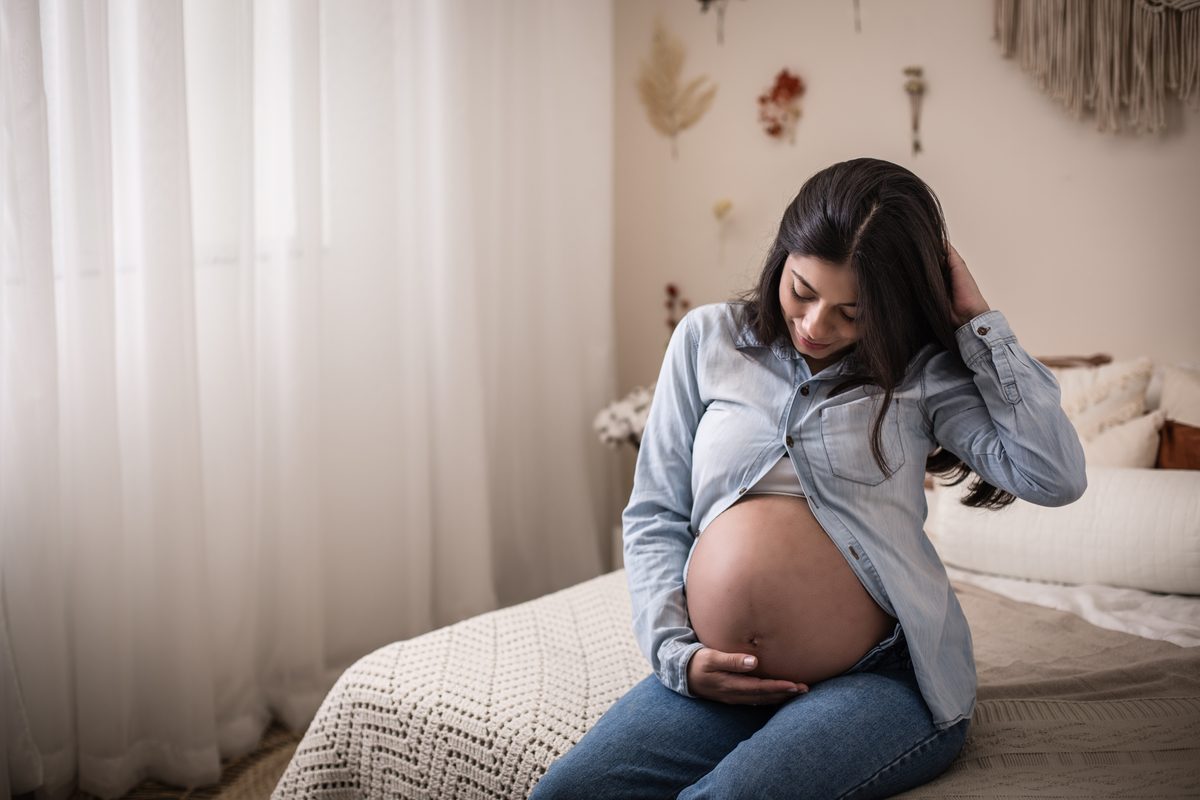 ensaio gestante, ensaio gravida, ensaio de gestante, ensaio em estudio, fotografia de gestante, fotos de gestante, cenario boho chic, estudio boho chic, ensaio fotografico gestante, ensaio fotografico gravida, gravida, gravida de calça