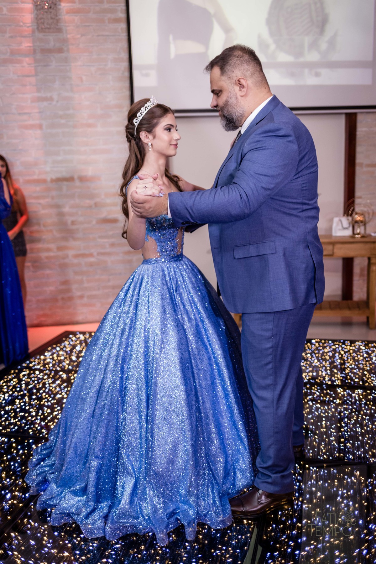 debutante, aniversario de 15 anos, festa de 15 anos, debuante de azul, vestido de debutante azul, dança da debutante, debutante de macaquinho, festa de debutante em buffet, espaço favoritto buffet, balada de debutante, debut, festa de debut