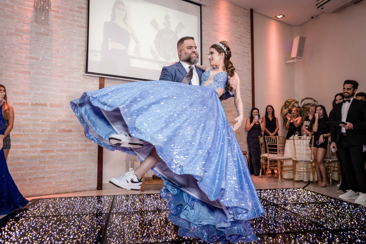 debutante, aniversario de 15 anos, festa de 15 anos, debuante de azul, vestido de debutante azul, dança da debutante, debutante de macaquinho, festa de debutante em buffet, espaço favoritto buffet, balada de debutante, debut, festa de debut