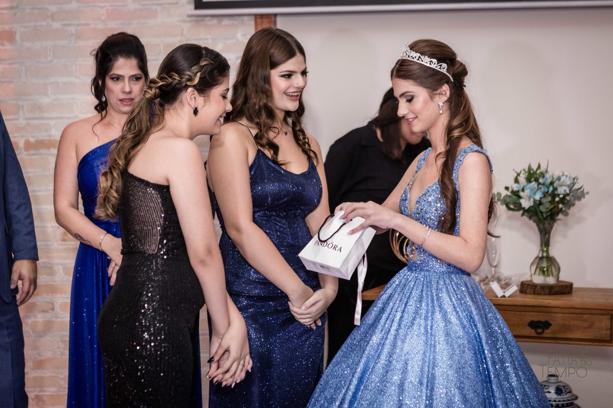 debutante, aniversario de 15 anos, festa de 15 anos, debuante de azul, vestido de debutante azul, dança da debutante, debutante de macaquinho, festa de debutante em buffet, espaço favoritto buffet, balada de debutante, debut, festa de debut