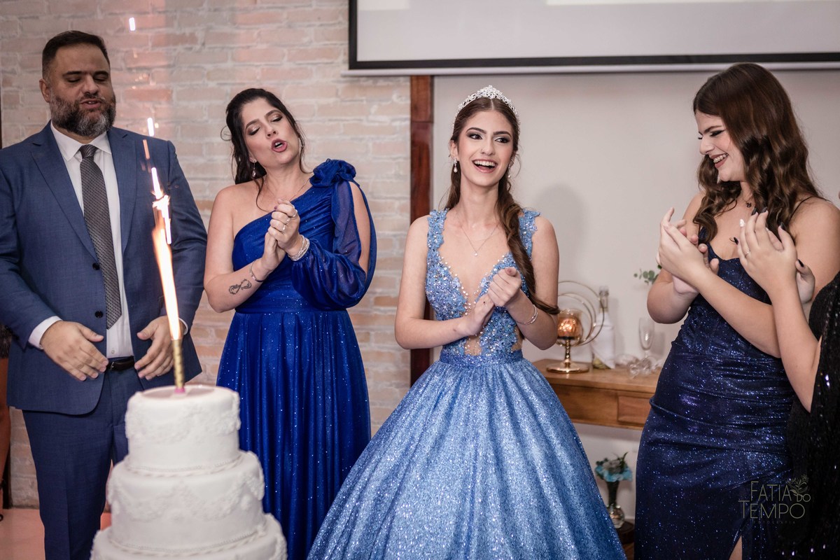 debutante, aniversario de 15 anos, festa de 15 anos, debuante de azul, vestido de debutante azul, dança da debutante, debutante de macaquinho, festa de debutante em buffet, espaço favoritto buffet, balada de debutante, debut, festa de debut