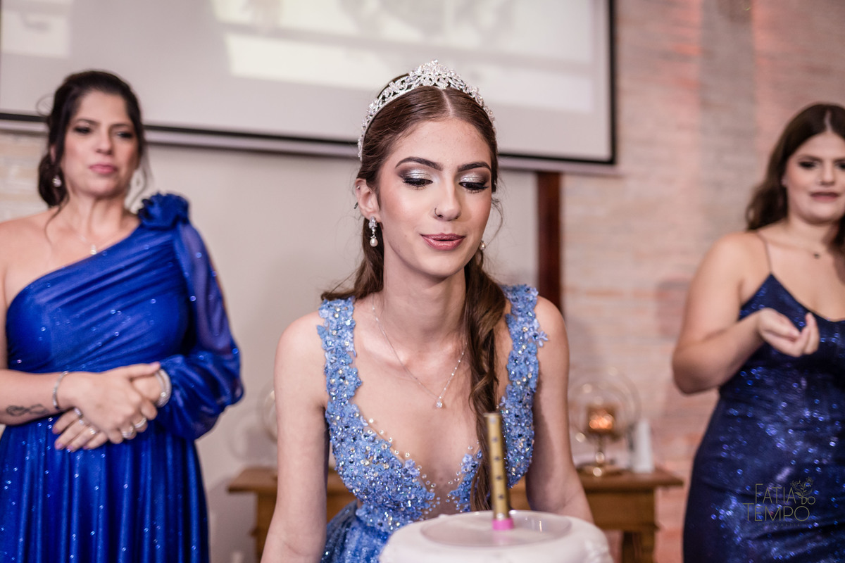 debutante, aniversario de 15 anos, festa de 15 anos, debuante de azul, vestido de debutante azul, dança da debutante, debutante de macaquinho, festa de debutante em buffet, espaço favoritto buffet, balada de debutante, debut, festa de debut