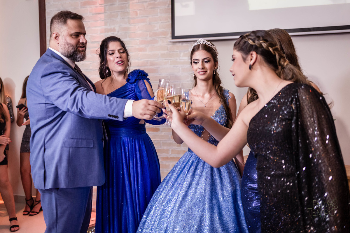 debutante, aniversario de 15 anos, festa de 15 anos, debuante de azul, vestido de debutante azul, dança da debutante, debutante de macaquinho, festa de debutante em buffet, espaço favoritto buffet, balada de debutante, debut, festa de debut