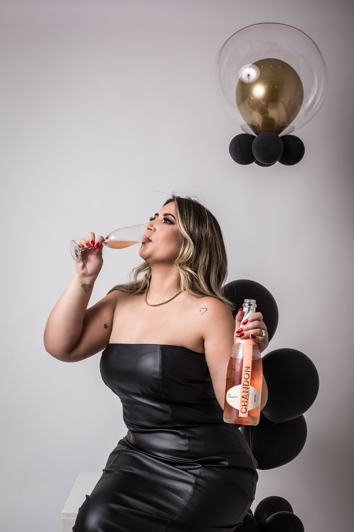 Ensaio de aniversário, ensaio fotográfico, ensaio adulto, aniversário, espumante, champanhe, micareta, vestido de festa, aniversário infantil, festa de aniversário, fatia do tempo, mulher, ensaio feminino, ensaio sensual, ensaio corporativo, decoração 