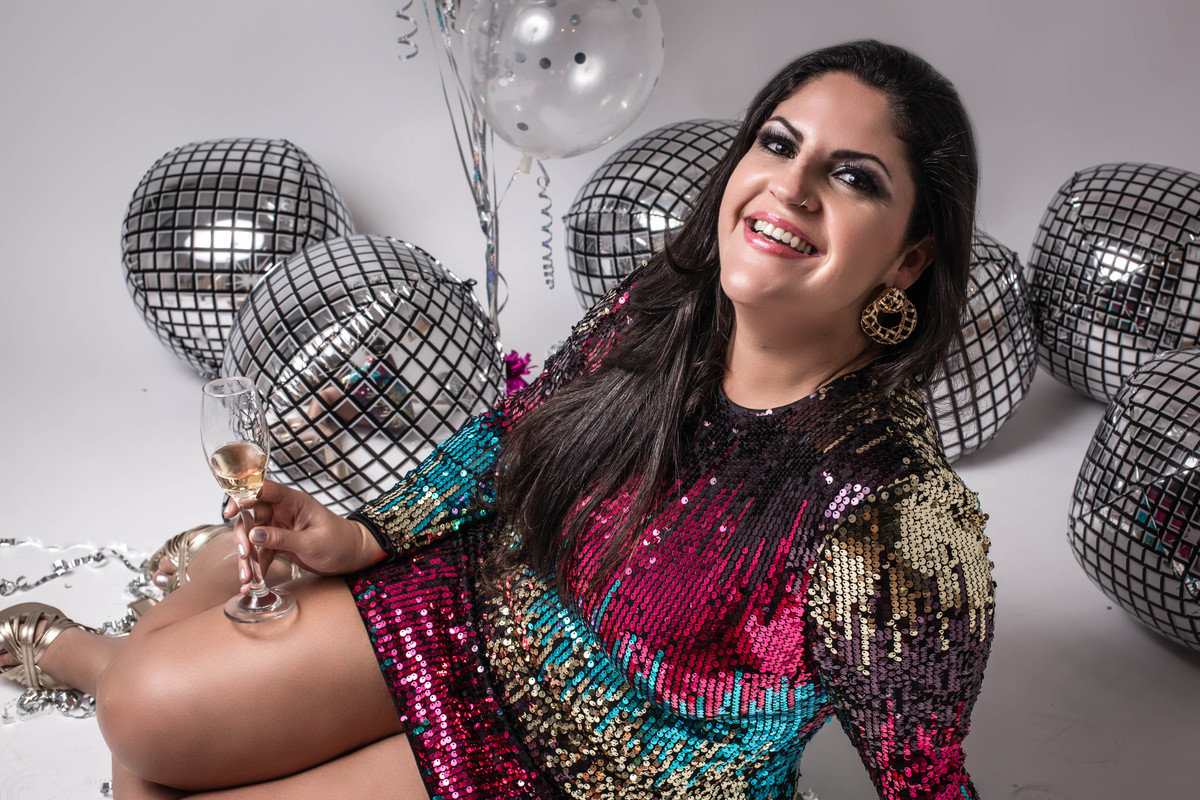 Ensaio de aniversário, ensaio fotográfico, ensaio adulto, aniversário, espumante, champanhe, micareta, vestido de festa, aniversário infantil, festa de aniversário, fatia do tempo, mulher, ensaio feminino, ensaio sensual, ensaio corporativo, decoração 