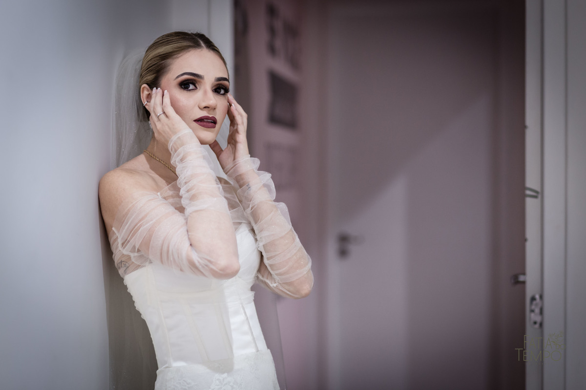 Casamento, making of, dia da noiva, maquiagem, wedding, fotografia, foto de casamento, vestido de noiva, festa, balada, sensual, convite, buffet, decoração, gastronomia, ensaio fotográfico, noiva, noivo, pula pula, amigas, padrinhos, aliança, 