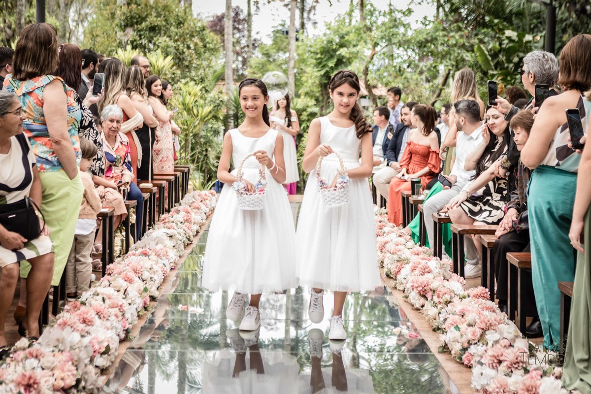 Casamento, making of, dia da noiva, maquiagem, wedding, fotografia, foto de casamento, vestido de noiva, festa, balada, sensual, convite, buffet, decoração, gastronomia, ensaio fotográfico, noiva, noivo, pula pula, amigas, padrinhos, aliança, 