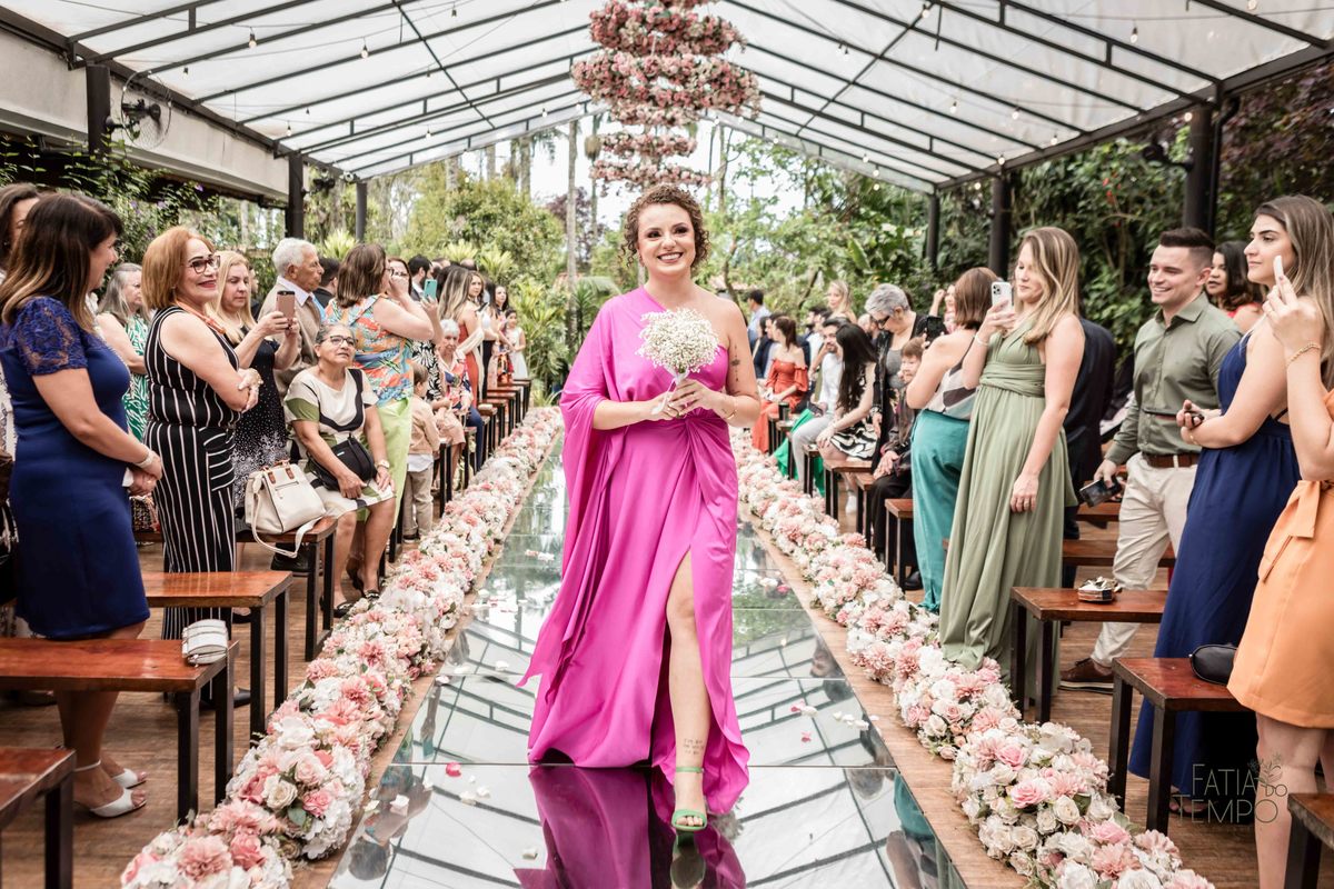 Casamento, making of, dia da noiva, maquiagem, wedding, fotografia, foto de casamento, vestido de noiva, festa, balada, sensual, convite, buffet, decoração, gastronomia, ensaio fotográfico, noiva, noivo, pula pula, amigas, padrinhos, aliança, 