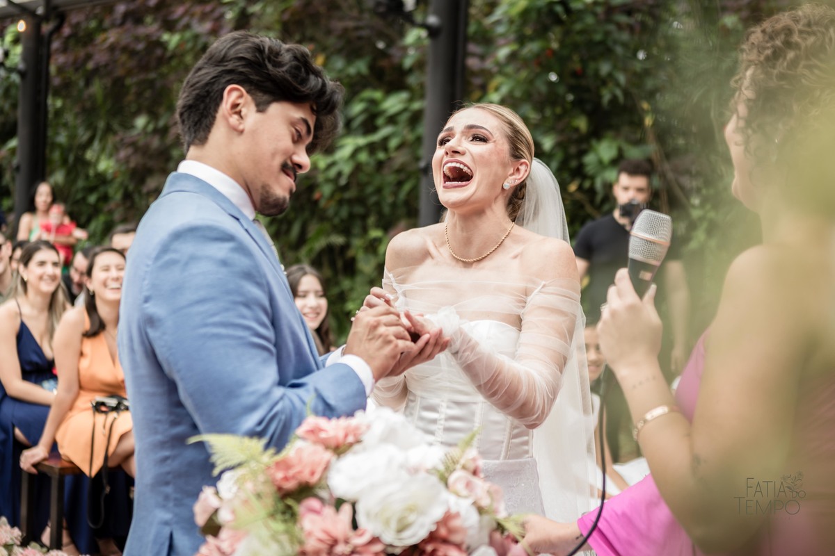 Casamento, making of, dia da noiva, maquiagem, wedding, fotografia, foto de casamento, vestido de noiva, festa, balada, sensual, convite, buffet, decoração, gastronomia, ensaio fotográfico, noiva, noivo, pula pula, amigas, padrinhos, aliança, 