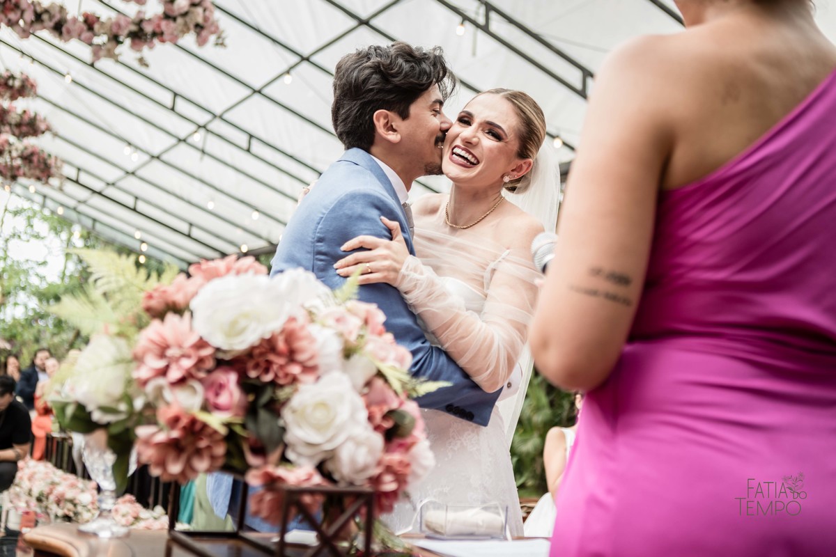 Casamento, making of, dia da noiva, maquiagem, wedding, fotografia, foto de casamento, vestido de noiva, festa, balada, sensual, convite, buffet, decoração, gastronomia, ensaio fotográfico, noiva, noivo, pula pula, amigas, padrinhos, aliança, 