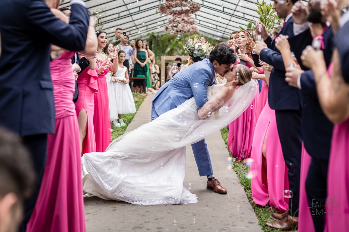 Casamento, making of, dia da noiva, maquiagem, wedding, fotografia, foto de casamento, vestido de noiva, festa, balada, sensual, convite, buffet, decoração, gastronomia, ensaio fotográfico, noiva, noivo, pula pula, amigas, padrinhos, aliança, 