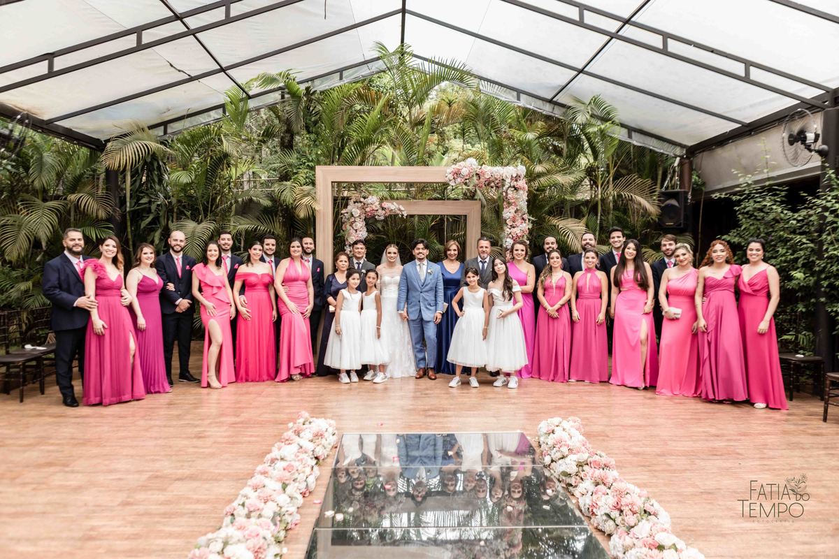 Casamento, making of, dia da noiva, maquiagem, wedding, fotografia, foto de casamento, vestido de noiva, festa, balada, sensual, convite, buffet, decoração, gastronomia, ensaio fotográfico, noiva, noivo, pula pula, amigas, padrinhos, aliança, 