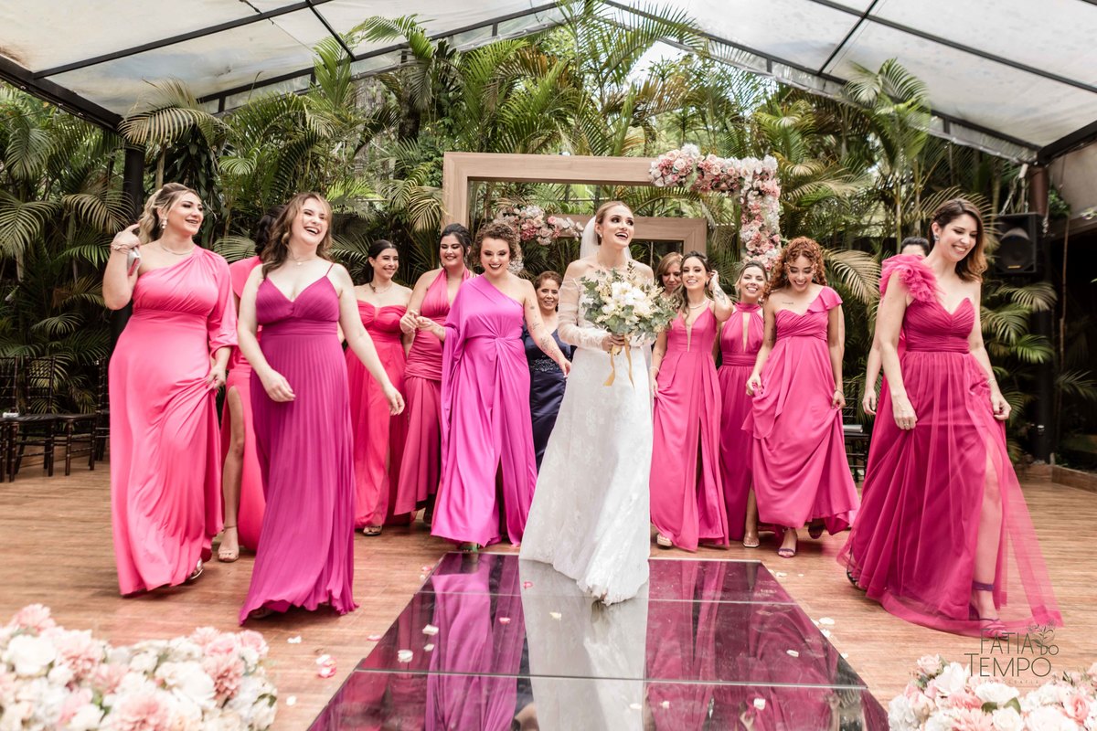 Casamento, making of, dia da noiva, maquiagem, wedding, fotografia, foto de casamento, vestido de noiva, festa, balada, sensual, convite, buffet, decoração, gastronomia, ensaio fotográfico, noiva, noivo, pula pula, amigas, padrinhos, aliança, 