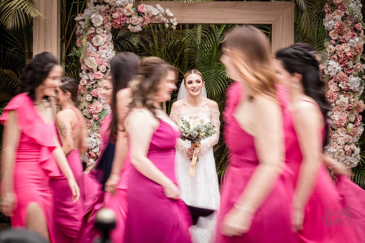 Casamento, making of, dia da noiva, maquiagem, wedding, fotografia, foto de casamento, vestido de noiva, festa, balada, sensual, convite, buffet, decoração, gastronomia, ensaio fotográfico, noiva, noivo, pula pula, amigas, padrinhos, aliança, 