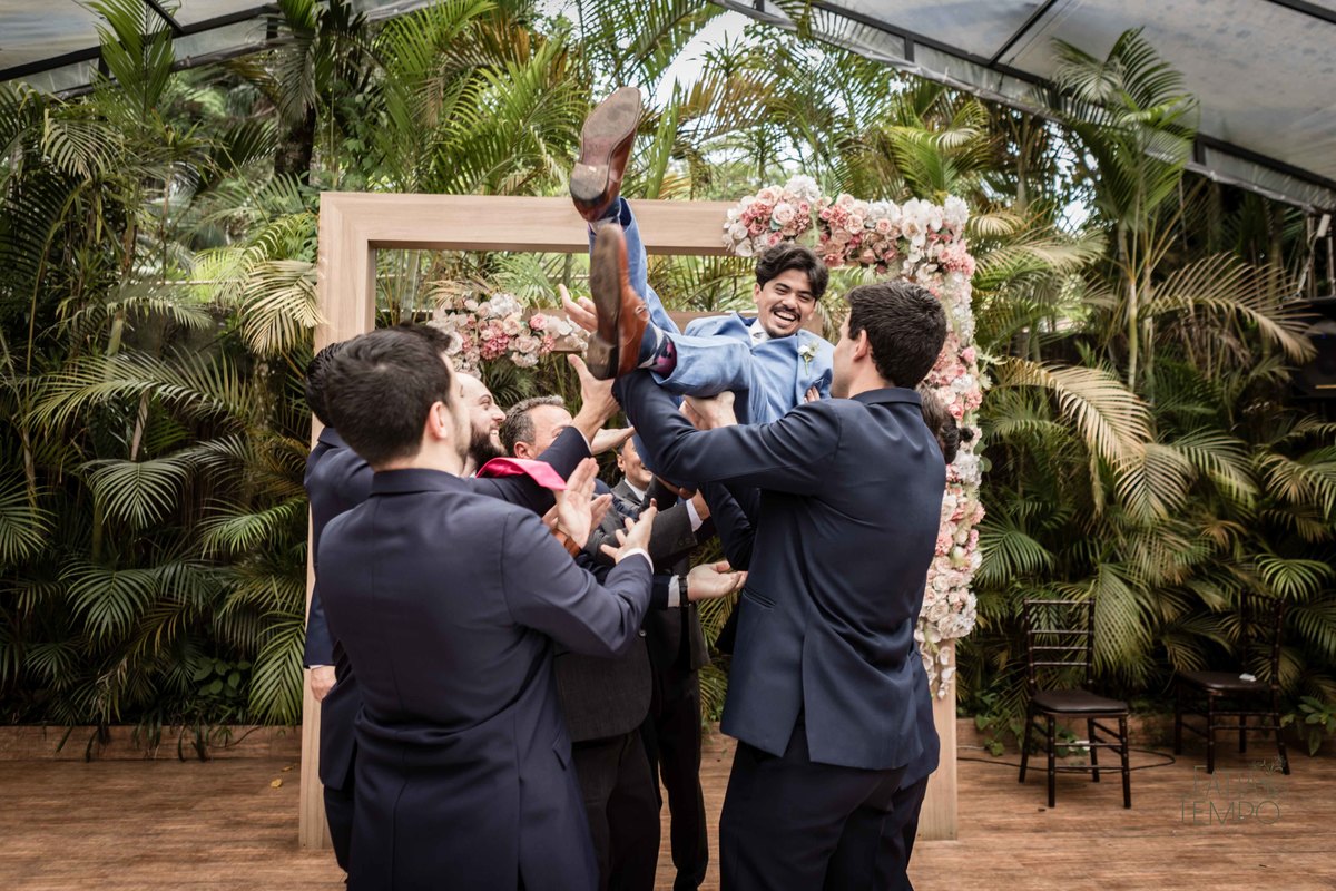 Casamento, making of, dia da noiva, maquiagem, wedding, fotografia, foto de casamento, vestido de noiva, festa, balada, sensual, convite, buffet, decoração, gastronomia, ensaio fotográfico, noiva, noivo, pula pula, amigas, padrinhos, aliança, 