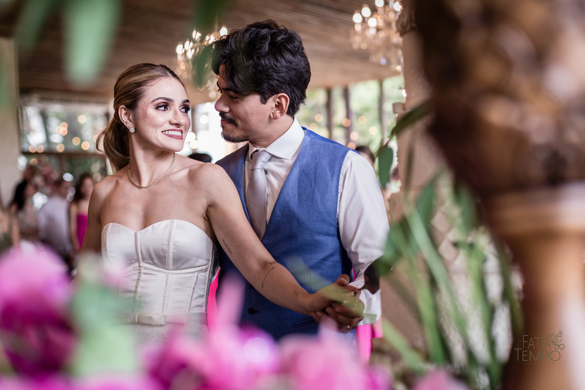 Casamento, making of, dia da noiva, maquiagem, wedding, fotografia, foto de casamento, vestido de noiva, festa, balada, sensual, convite, buffet, decoração, gastronomia, ensaio fotográfico, noiva, noivo, pula pula, amigas, padrinhos, aliança, 