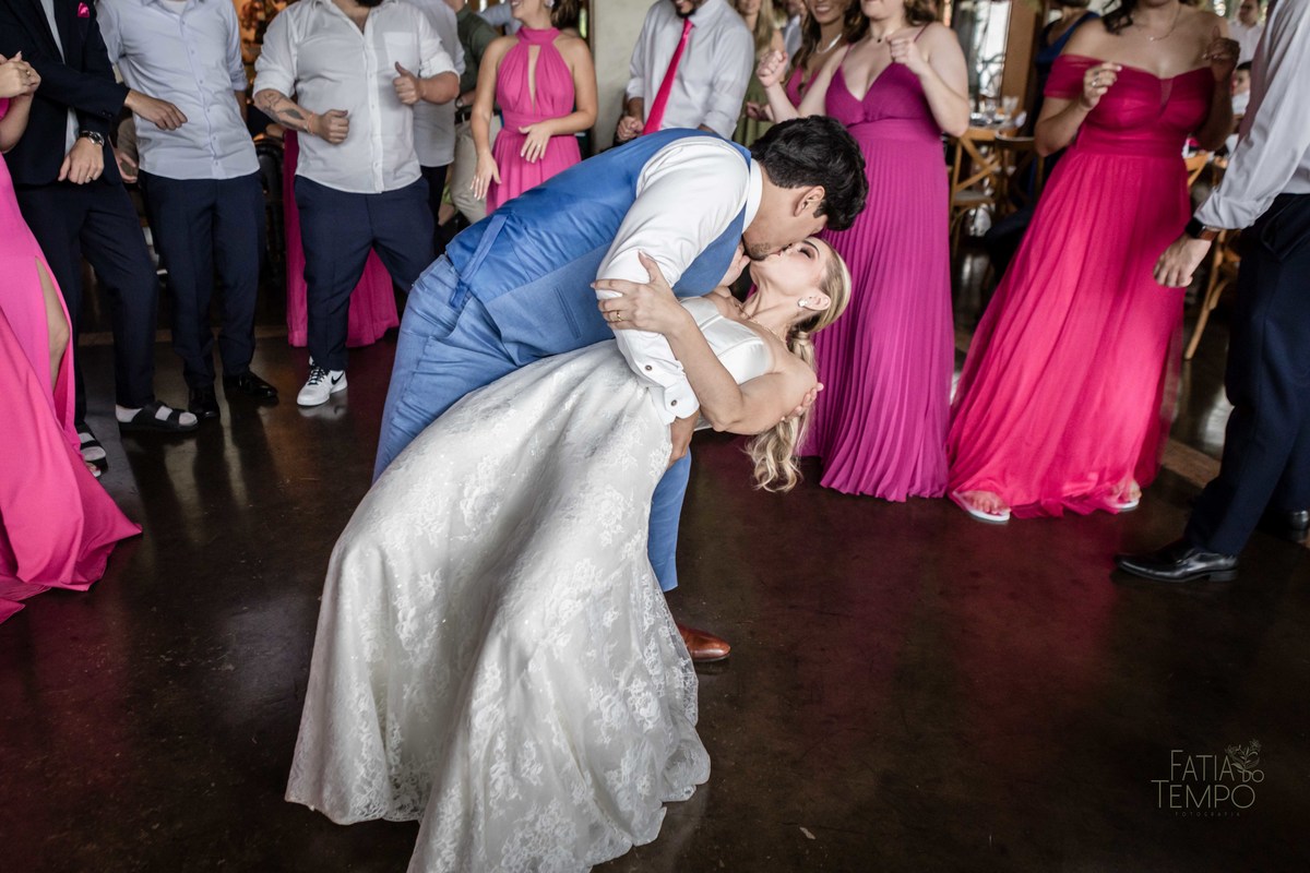 Casamento, making of, dia da noiva, maquiagem, wedding, fotografia, foto de casamento, vestido de noiva, festa, balada, sensual, convite, buffet, decoração, gastronomia, ensaio fotográfico, noiva, noivo, pula pula, amigas, padrinhos, aliança, 