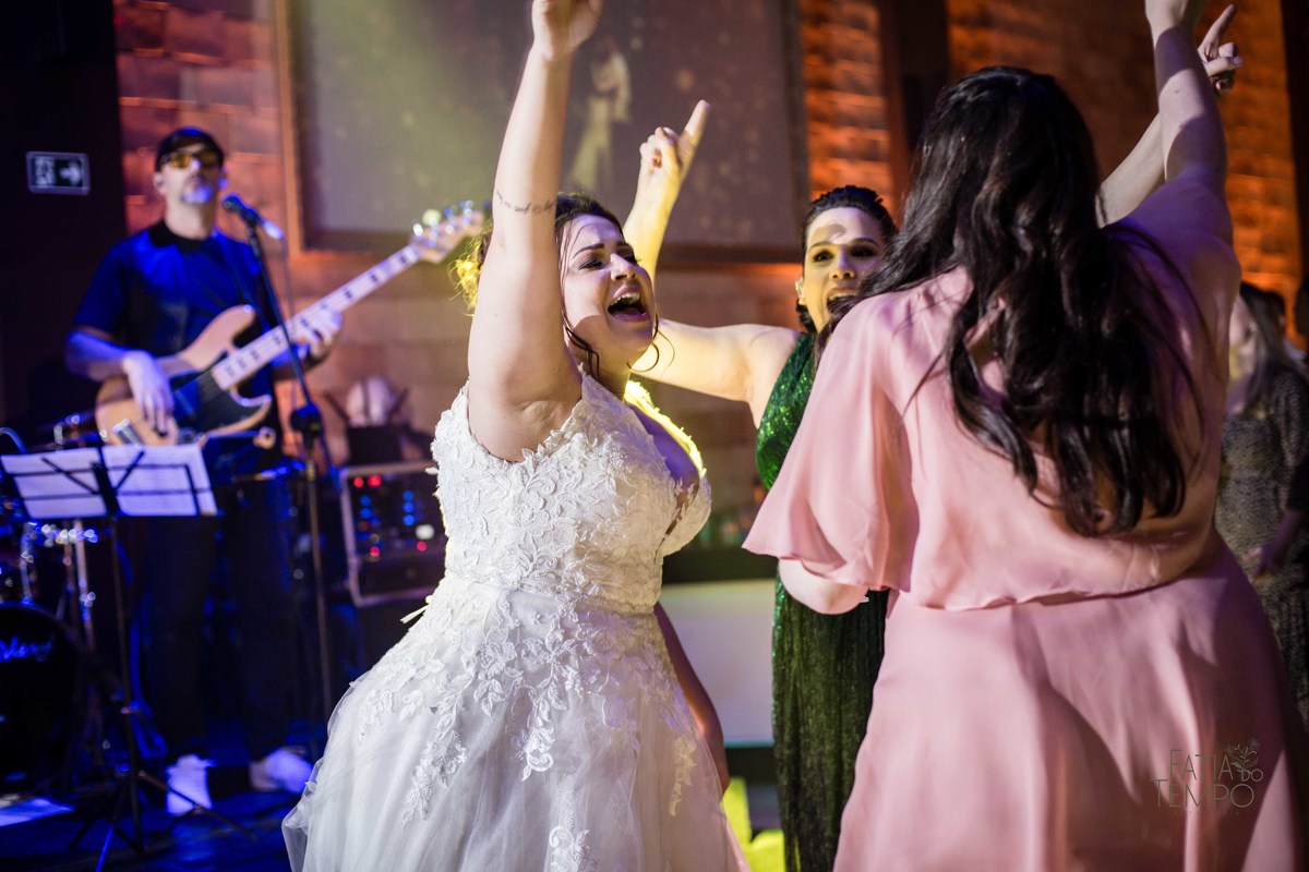 Casamento, São Caetano do sul , Abc paulista, Buffet de casamento, Allegro Buffet, Rua Alegre, Noivo, Noiva, Making of, Cachaça, Vestido de noiva,  wedding, madrinhas, padrinhos, igreja, religião, decoração, balada, banda, festa, drink, escola de samba, 