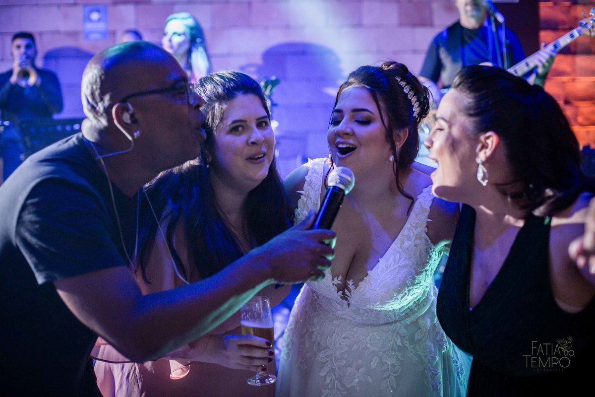 Casamento, São Caetano do sul , Abc paulista, Buffet de casamento, Allegro Buffet, Rua Alegre, Noivo, Noiva, Making of, Cachaça, Vestido de noiva,  wedding, madrinhas, padrinhos, igreja, religião, decoração, balada, banda, festa, drink, escola de samba, 