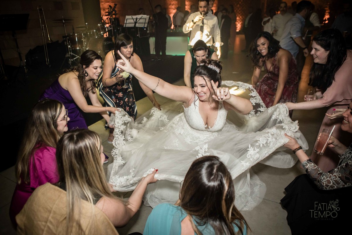 Casamento, São Caetano do sul , Abc paulista, Buffet de casamento, Allegro Buffet, Rua Alegre, Noivo, Noiva, Making of, Cachaça, Vestido de noiva,  wedding, madrinhas, padrinhos, igreja, religião, decoração, balada, banda, festa, drink, escola de samba, 