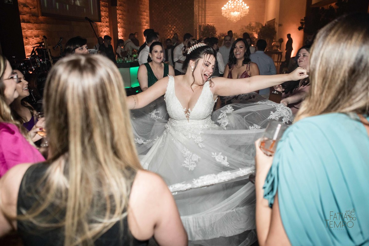 Casamento, São Caetano do sul , Abc paulista, Buffet de casamento, Allegro Buffet, Rua Alegre, Noivo, Noiva, Making of, Cachaça, Vestido de noiva,  wedding, madrinhas, padrinhos, igreja, religião, decoração, balada, banda, festa, drink, escola de samba, 