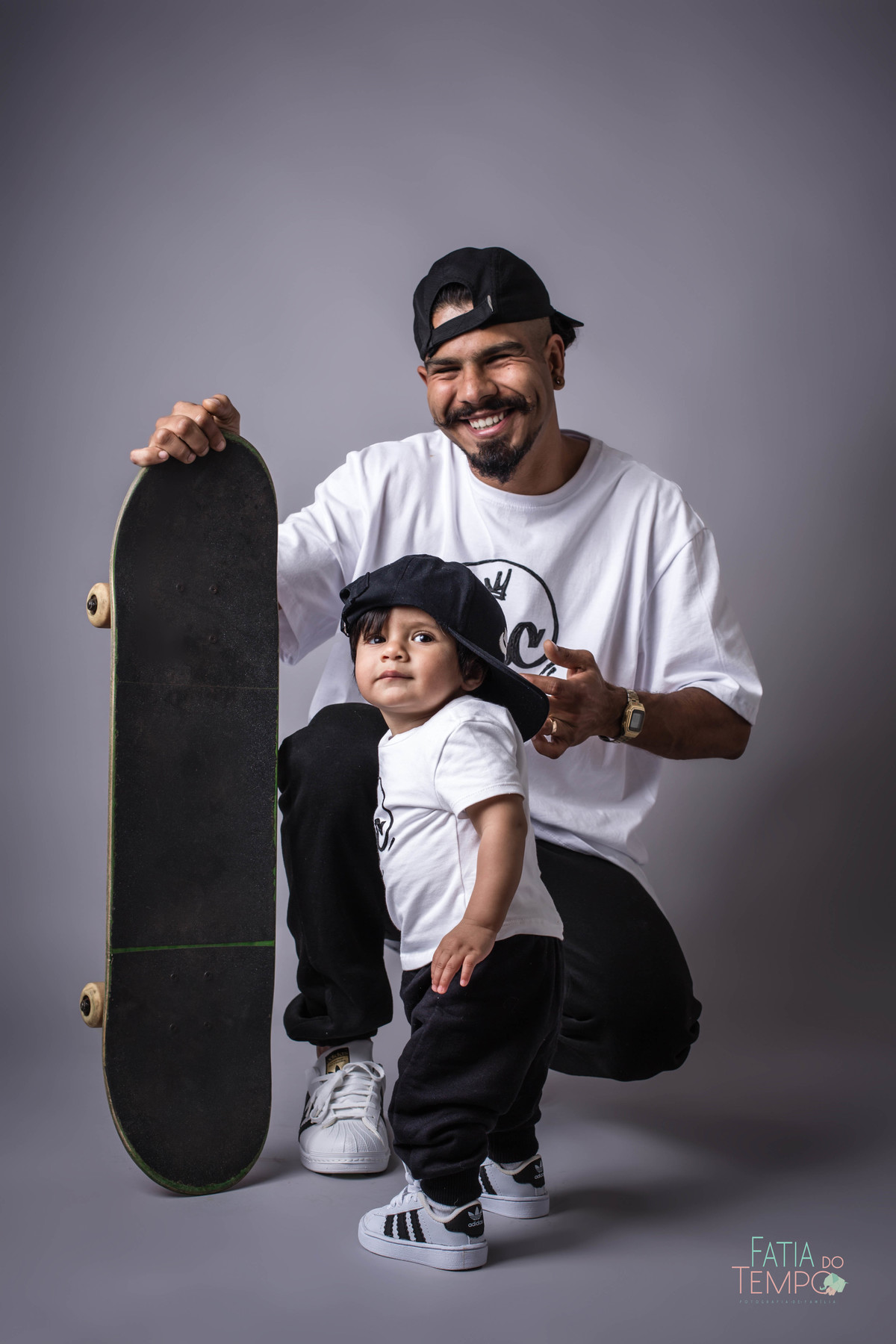 ensaio infantil, aniversario infantil, foto de criança, menino, skate, sk8, skate na veia, Charlie Brown Jr, skate or die, patins, pixação, grafite, adidas, color gin, spray, acompanhamento, pai de menino, mão de menino, festa de aniversário, buffet, 