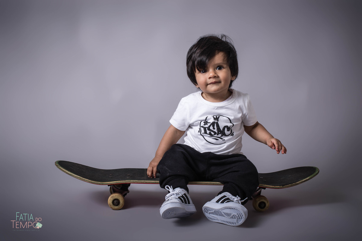 ensaio infantil, aniversario infantil, foto de criança, menino, skate, sk8, skate na veia, Charlie Brown Jr, skate or die, patins, pixação, grafite, adidas, color gin, spray, acompanhamento, pai de menino, mão de menino, festa de aniversário, buffet, 