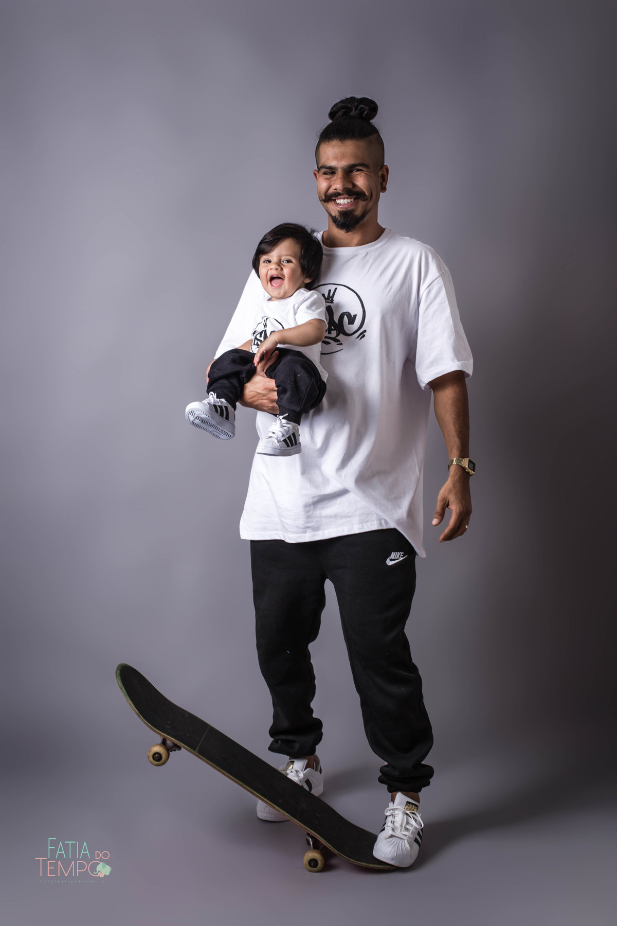 ensaio infantil, aniversario infantil, foto de criança, menino, skate, sk8, skate na veia, Charlie Brown Jr, skate or die, patins, pixação, grafite, adidas, color gin, spray, acompanhamento, pai de menino, mão de menino, festa de aniversário, buffet, 