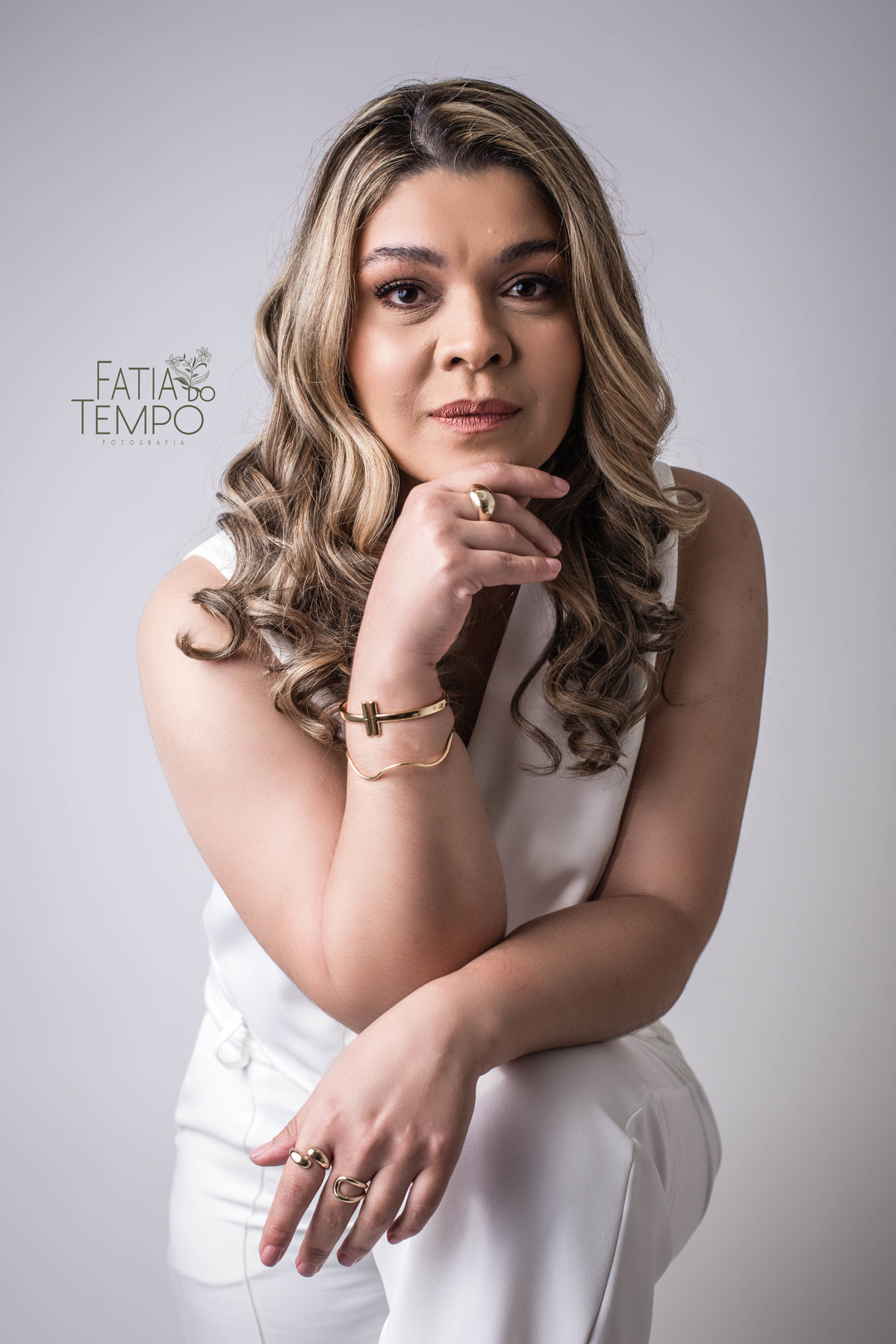 Personal branding, secretária, home work, trabalho remoto, secretária remoto, empresário, apple, iPhone, carreira, negócios, foto corporativa, retrato corporativo, elegância, mulher, maquiagem, ensaio fotográfico, foto profissional, LinkedIn, instigaram, 