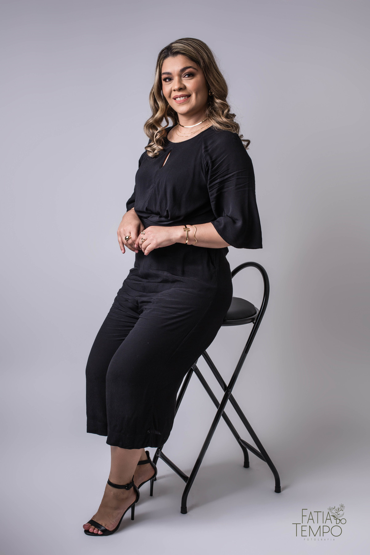 Personal branding, secretária, home work, trabalho remoto, secretária remoto, empresário, apple, iPhone, carreira, negócios, foto corporativa, retrato corporativo, elegância, mulher, maquiagem, ensaio fotográfico, foto profissional, LinkedIn, instigaram, 