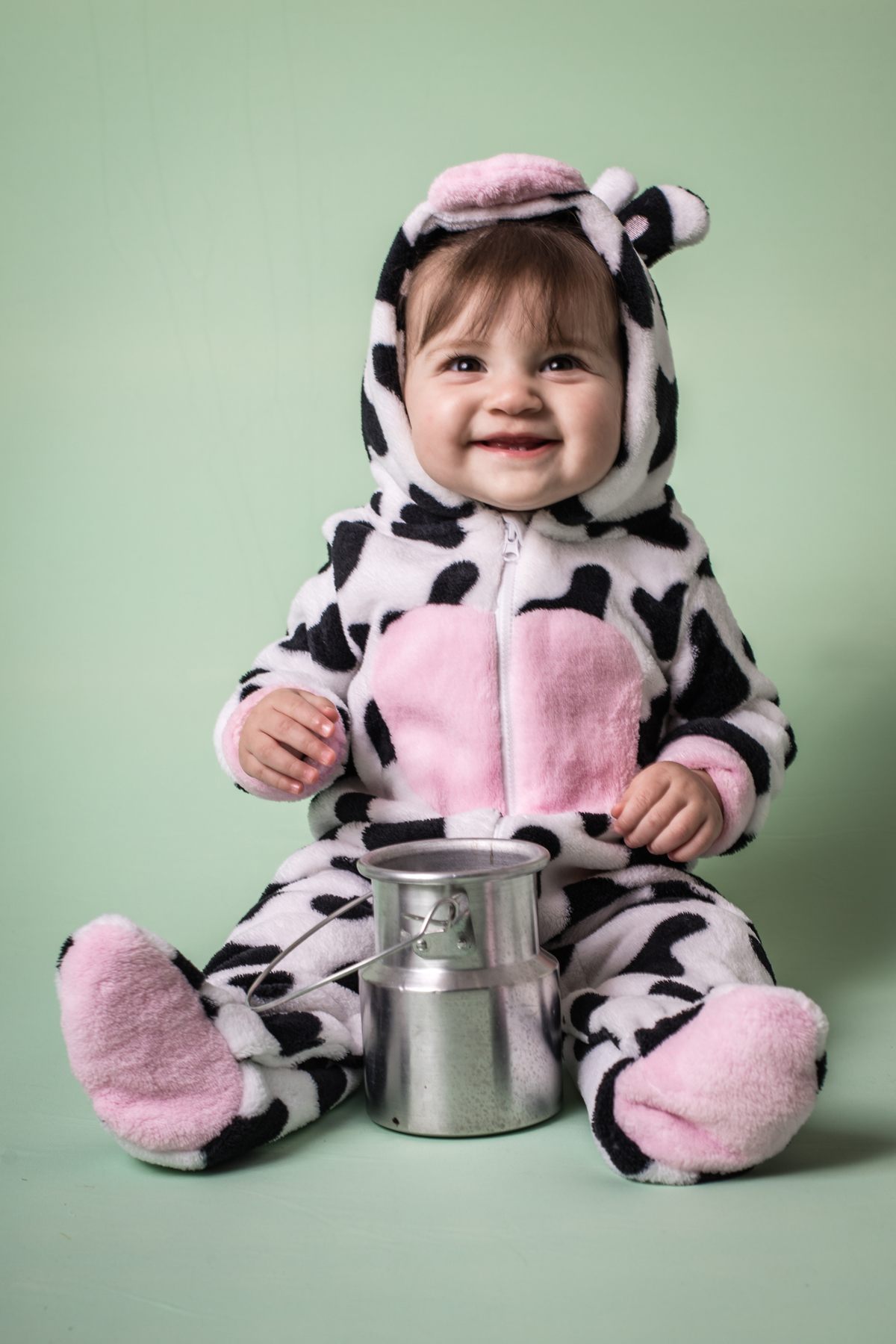 Acompanhamento, ensaio de criança, ensaio fotográfico, mãe de menina, pai de menina, flores, florzinha, balde, bacia, coroa de flores, bebê, menina, filha, família, foto de criança, foto de bebê, smash the cake, smash the fruit, gestante, grávida, 
