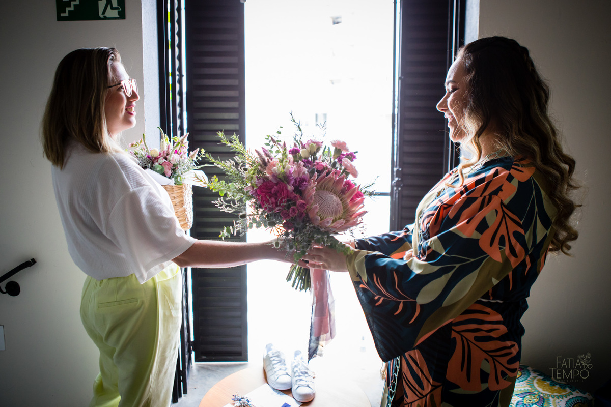 mini wedding, decoração, casamento, maquiagem, make, hair, dia da noiva, adidas, wedding, vestido de noiva, perfume, buffet, cerimônia, buquê, bouquet, flores, ensaio fotográfico, brinde, festa, balada, recepção, cerimonialista, assessoria, celebrante, 