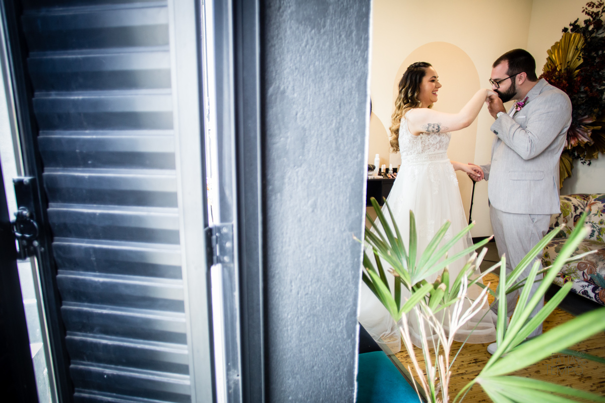 mini wedding, decoração, casamento, maquiagem, make, hair, dia da noiva, adidas, wedding, vestido de noiva, perfume, buffet, cerimônia, buquê, bouquet, flores, ensaio fotográfico, brinde, festa, balada, recepção, cerimonialista, assessoria, celebrante, 