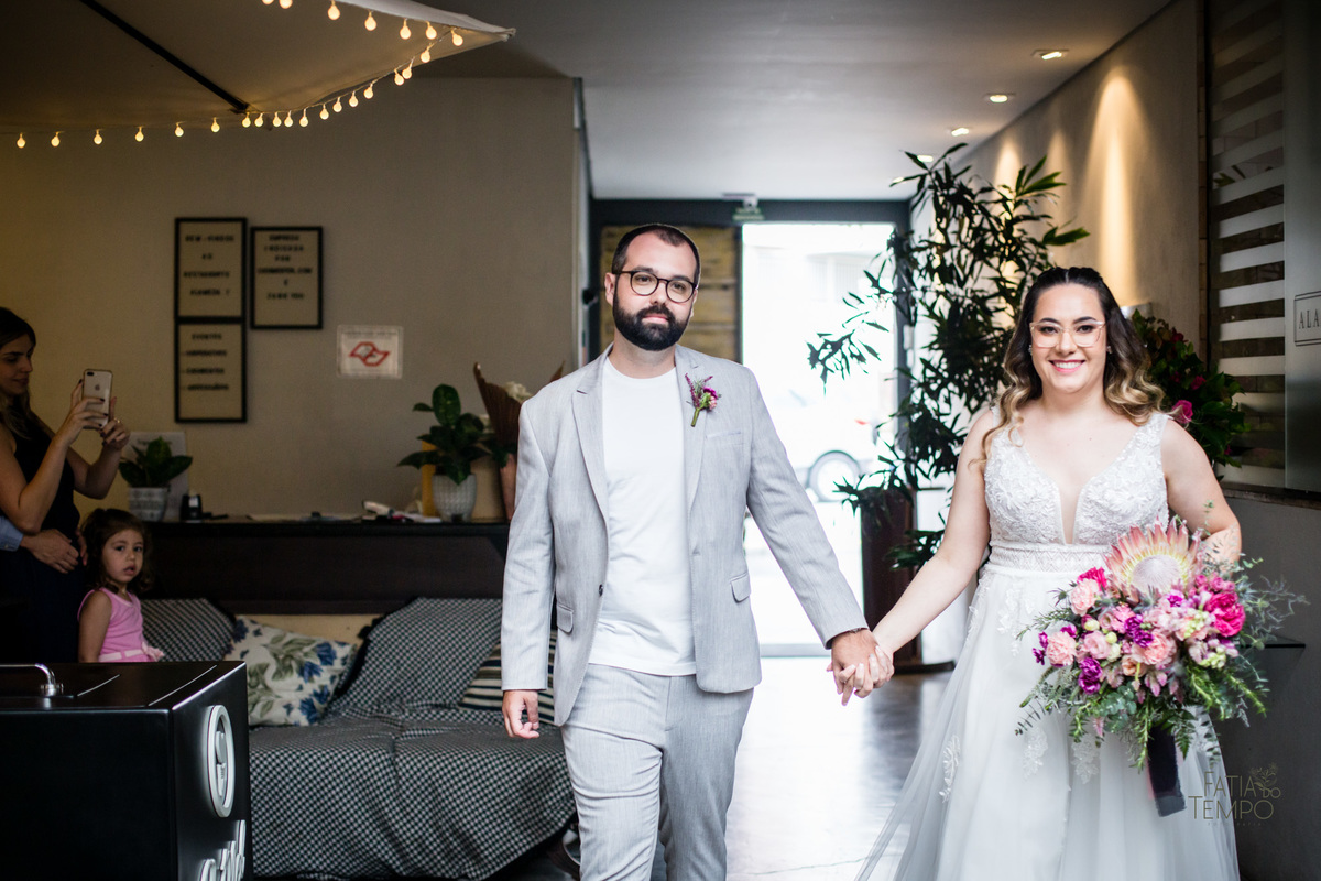 mini wedding, decoração, casamento, maquiagem, make, hair, dia da noiva, adidas, wedding, vestido de noiva, perfume, buffet, cerimônia, buquê, bouquet, flores, ensaio fotográfico, brinde, festa, balada, recepção, cerimonialista, assessoria, celebrante, 