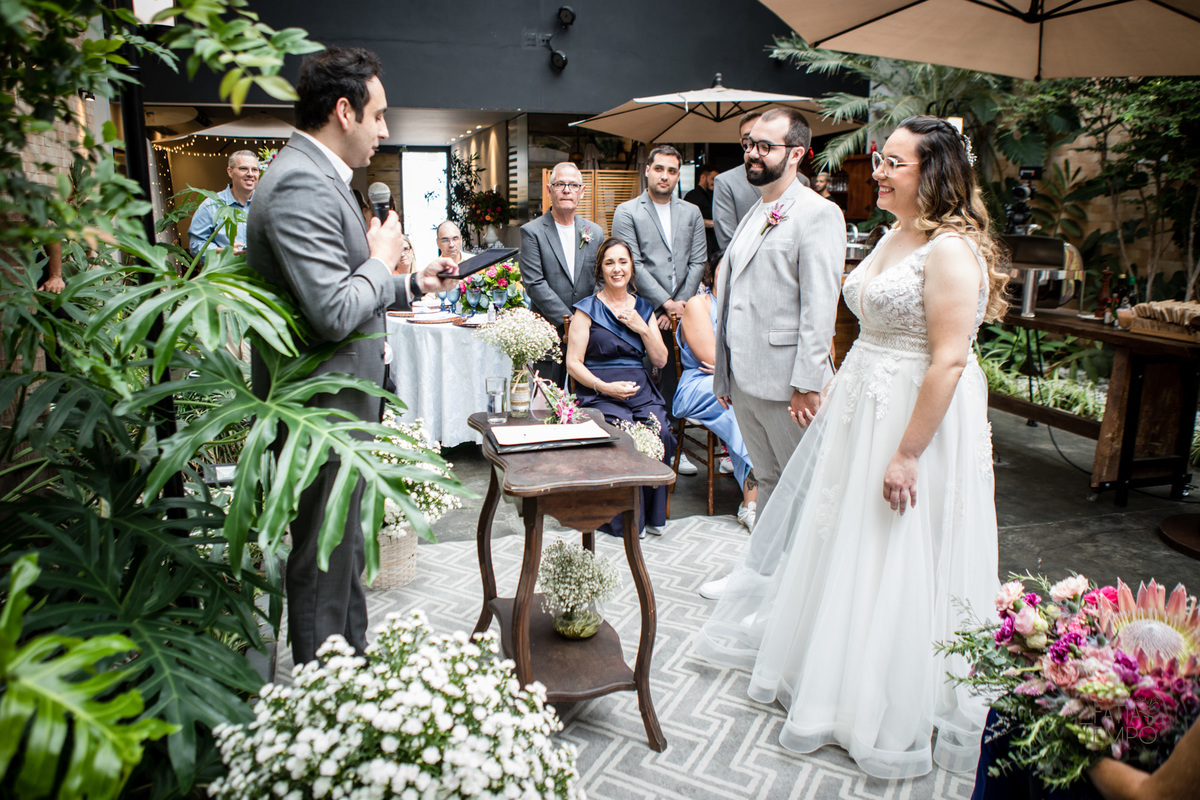 mini wedding, decoração, casamento, maquiagem, make, hair, dia da noiva, adidas, wedding, vestido de noiva, perfume, buffet, cerimônia, buquê, bouquet, flores, ensaio fotográfico, brinde, festa, balada, recepção, cerimonialista, assessoria, celebrante, 