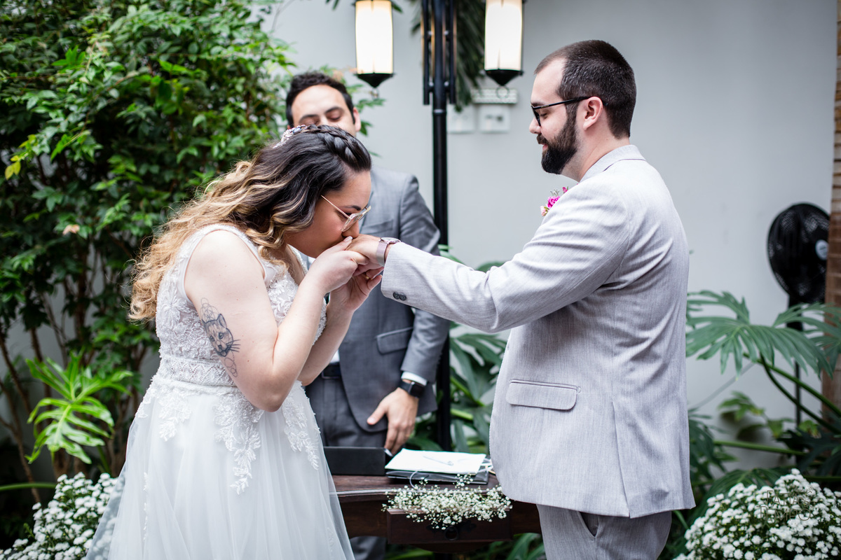 mini wedding, decoração, casamento, maquiagem, make, hair, dia da noiva, adidas, wedding, vestido de noiva, perfume, buffet, cerimônia, buquê, bouquet, flores, ensaio fotográfico, brinde, festa, balada, recepção, cerimonialista, assessoria, celebrante, 