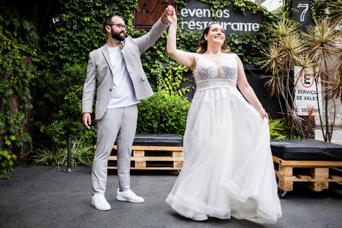 mini wedding, decoração, casamento, maquiagem, make, hair, dia da noiva, adidas, wedding, vestido de noiva, perfume, buffet, cerimônia, buquê, bouquet, flores, ensaio fotográfico, brinde, festa, balada, recepção, cerimonialista, assessoria, celebrante, 