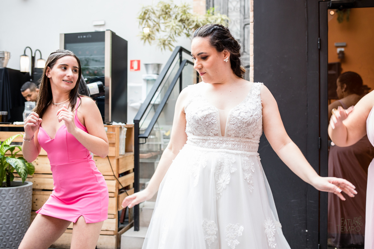 mini wedding, decoração, casamento, maquiagem, make, hair, dia da noiva, adidas, wedding, vestido de noiva, perfume, buffet, cerimônia, buquê, bouquet, flores, ensaio fotográfico, brinde, festa, balada, recepção, cerimonialista, assessoria, celebrante, 