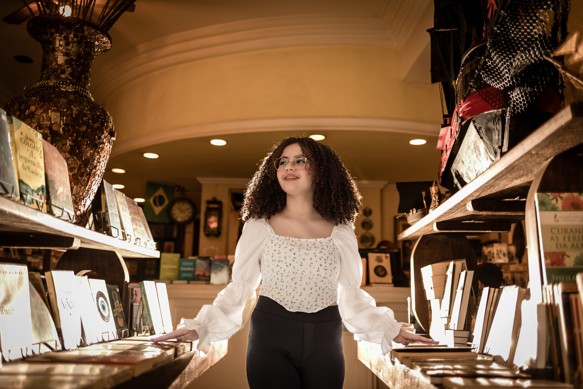 ensaio fotográfico, xv, 15 anos, debutante, livraria, língua portuguesa, academia brasileira de letras, redação, leitura, livros, educação, conhecimento, história, fotografia profissional, nerd, geek, fotógrafo em são paulo, fotógrafo em São Caetano,  