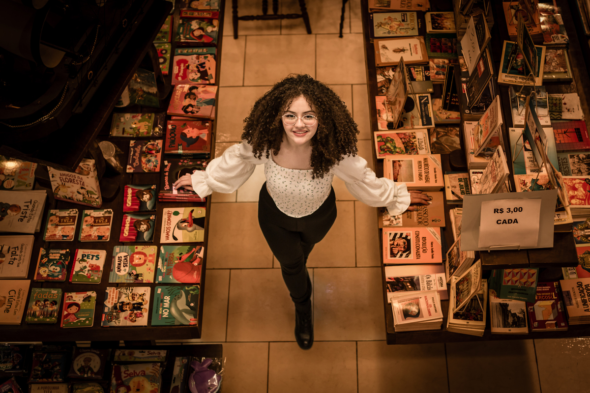 ensaio fotográfico, xv, 15 anos, debutante, livraria, língua portuguesa, academia brasileira de letras, redação, leitura, livros, educação, conhecimento, história, fotografia profissional, nerd, geek, fotógrafo em são paulo, fotógrafo em São Caetano,  