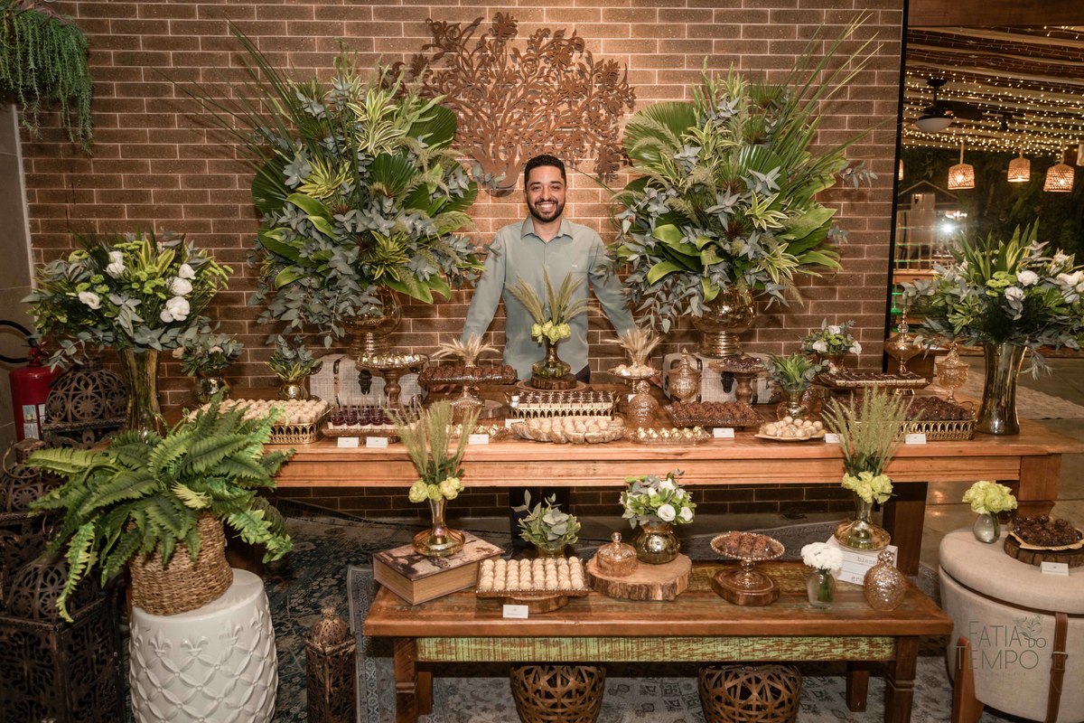 Aniversário Adulto, Celebração, Festa de Aniversário, Comemoração, Anos de Vida, Aniversariante, Dia Especial, Mais um Ano, Festa Intimista, Aniversário Temático, Aniversário de idade, Alegria, buffet, decoração, assessoria, 40 anos, banda, fotografia, 