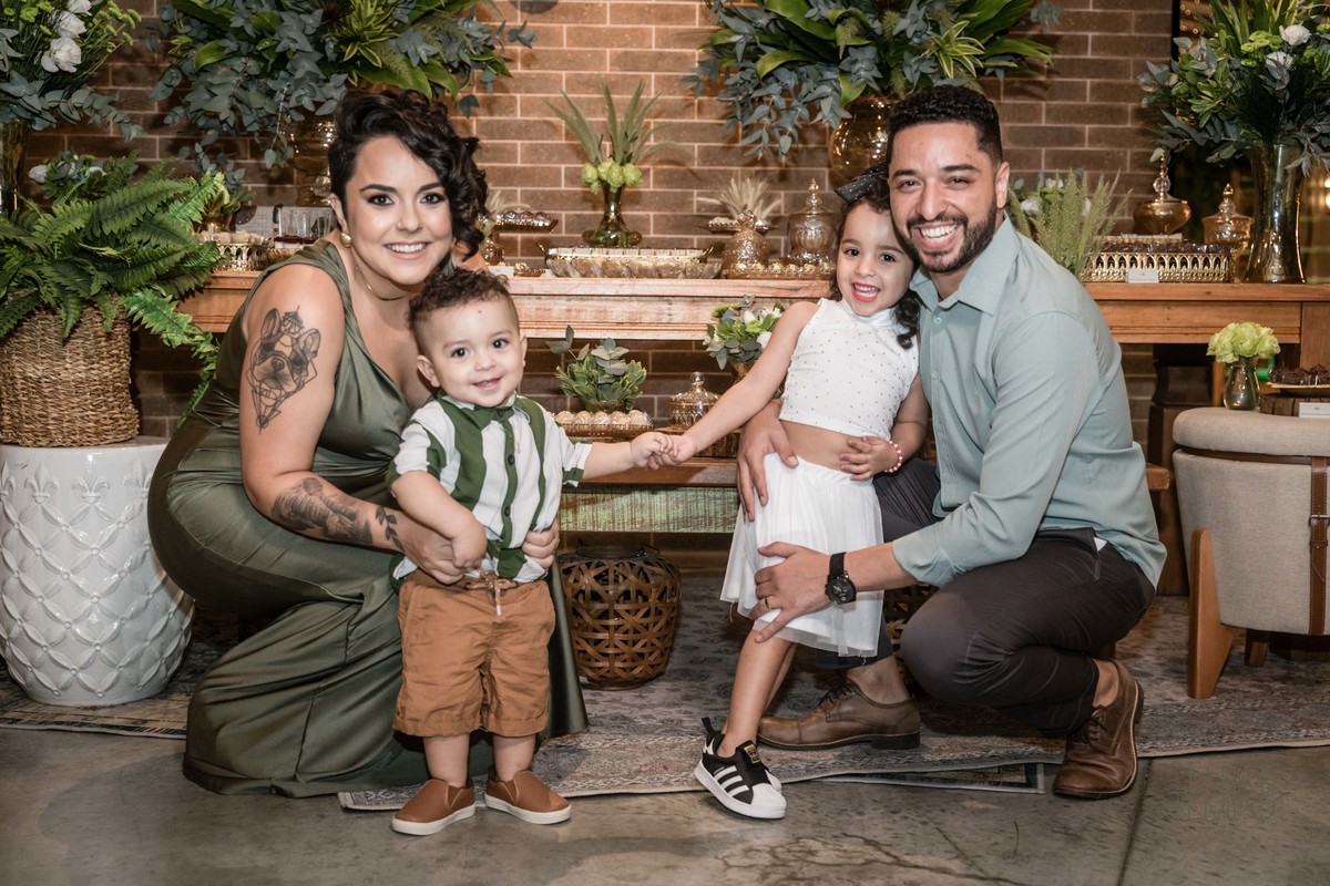 Aniversário Adulto, Celebração, Festa de Aniversário, Comemoração, Anos de Vida, Aniversariante, Dia Especial, Mais um Ano, Festa Intimista, Aniversário Temático, Aniversário de idade, Alegria, buffet, decoração, assessoria, 40 anos, banda, fotografia, 