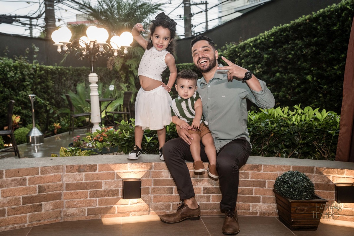 Aniversário Adulto, Celebração, Festa de Aniversário, Comemoração, Anos de Vida, Aniversariante, Dia Especial, Mais um Ano, Festa Intimista, Aniversário Temático, Aniversário de idade, Alegria, buffet, decoração, assessoria, 40 anos, banda, fotografia, 