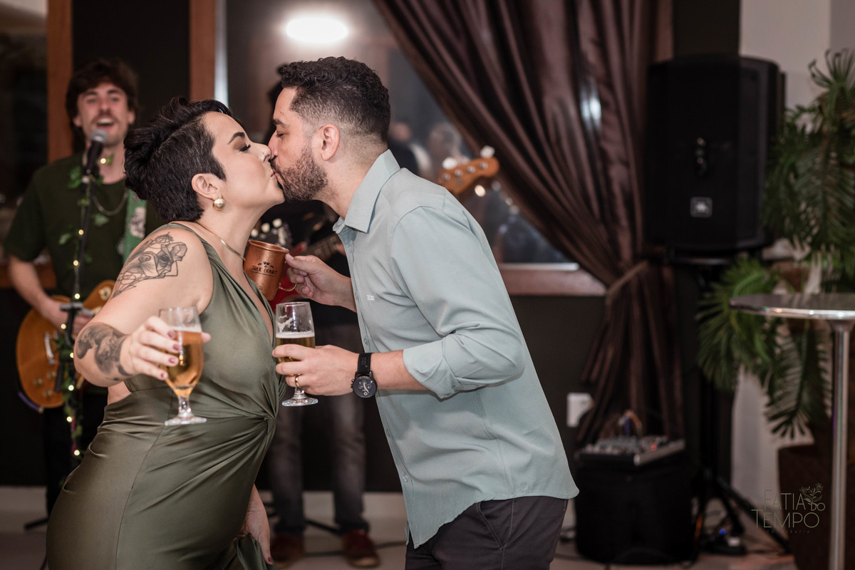 Aniversário Adulto, Celebração, Festa de Aniversário, Comemoração, Anos de Vida, Aniversariante, Dia Especial, Mais um Ano, Festa Intimista, Aniversário Temático, Aniversário de idade, Alegria, buffet, decoração, assessoria, 40 anos, banda, fotografia, 