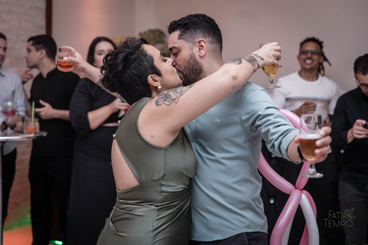 Aniversário Adulto, Celebração, Festa de Aniversário, Comemoração, Anos de Vida, Aniversariante, Dia Especial, Mais um Ano, Festa Intimista, Aniversário Temático, Aniversário de idade, Alegria, buffet, decoração, assessoria, 40 anos, banda, fotografia, 