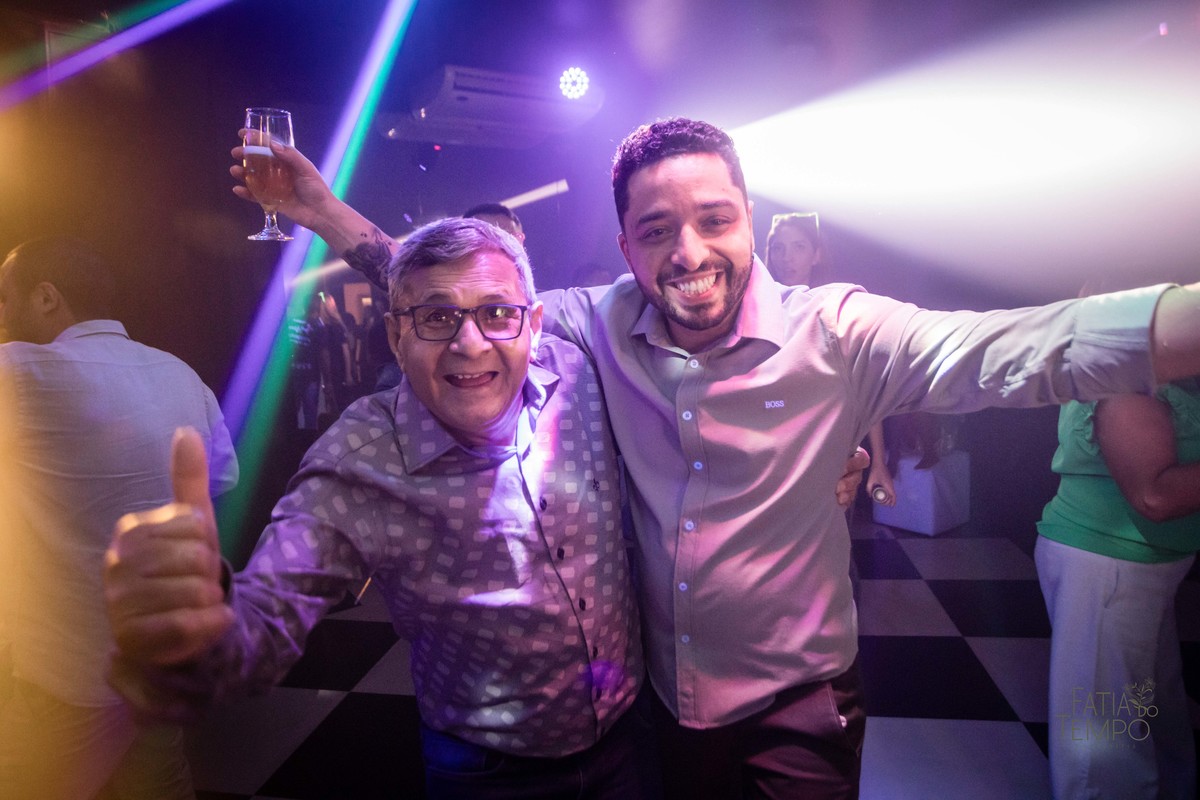 Aniversário Adulto, Celebração, Festa de Aniversário, Comemoração, Anos de Vida, Aniversariante, Dia Especial, Mais um Ano, Festa Intimista, Aniversário Temático, Aniversário de idade, Alegria, buffet, decoração, assessoria, 40 anos, banda, fotografia, 