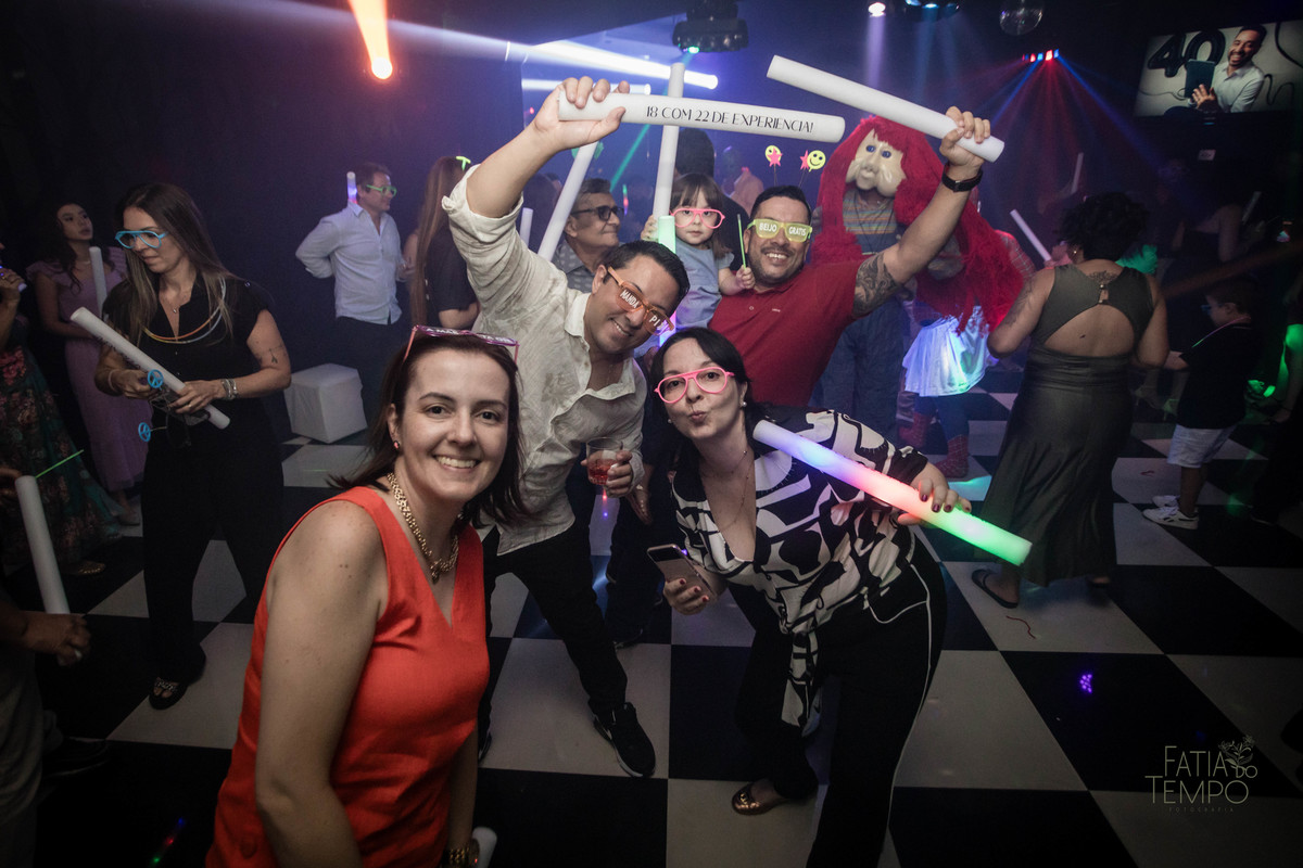 Aniversário Adulto, Celebração, Festa de Aniversário, Comemoração, Anos de Vida, Aniversariante, Dia Especial, Mais um Ano, Festa Intimista, Aniversário Temático, Aniversário de idade, Alegria, buffet, decoração, assessoria, 40 anos, banda, fotografia, 