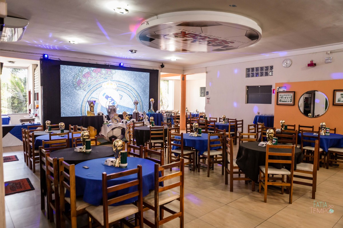 Futebol, jogador, Soccer, atacante, Real Madrid, Zagueiro, aniversário, decoração, buffet infantil, quadra de futebol, gramado sintético, criança, fotografia de criança, festa de aniversário, bola de futebol, parabéns, jogador caro, drible, contrato, gol,