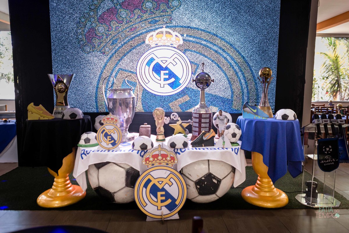 Futebol, jogador, Soccer, atacante, Real Madrid, Zagueiro, aniversário, decoração, buffet infantil, quadra de futebol, gramado sintético, criança, fotografia de criança, festa de aniversário, bola de futebol, parabéns, jogador caro, drible, contrato, gol,